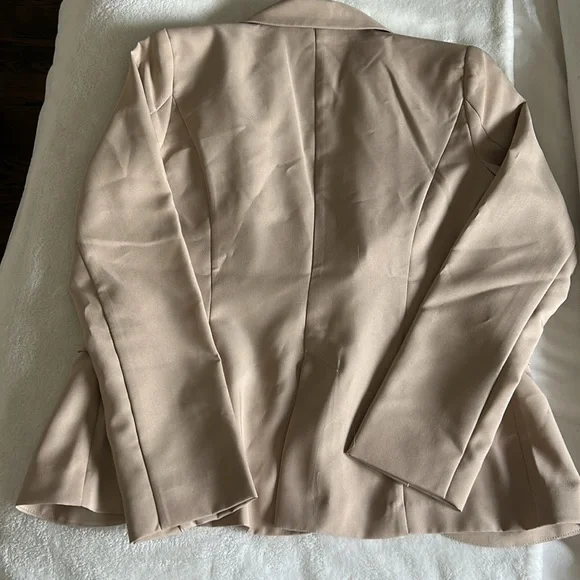 Elegant Tan Women's Blazer - Picture 5 of 6
